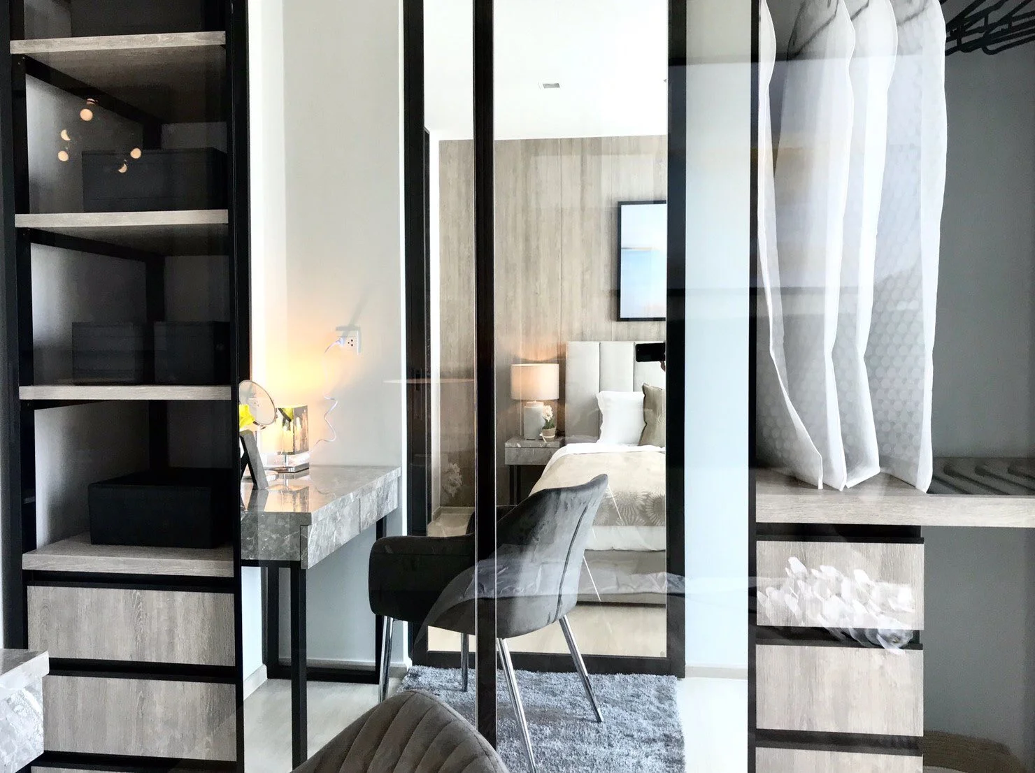 1 Bedroom condo in Life One Wireless