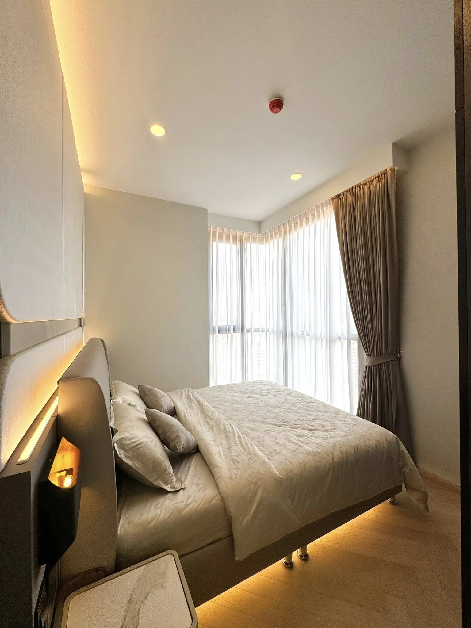 2 Bedroom condo in Park Origin Thonglor