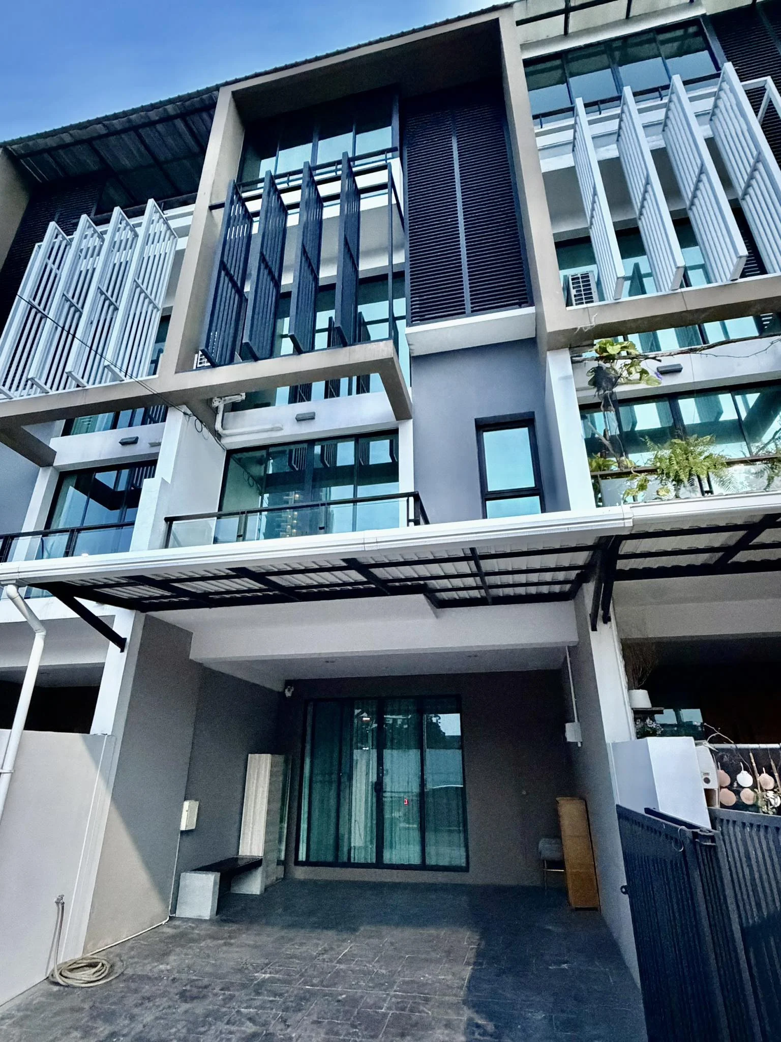 3 Bedroom condo in Bless Town Sukhumvit 50