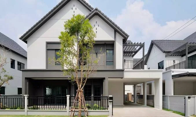 4 Bedroom condo in Centro Bangna-Wongwean